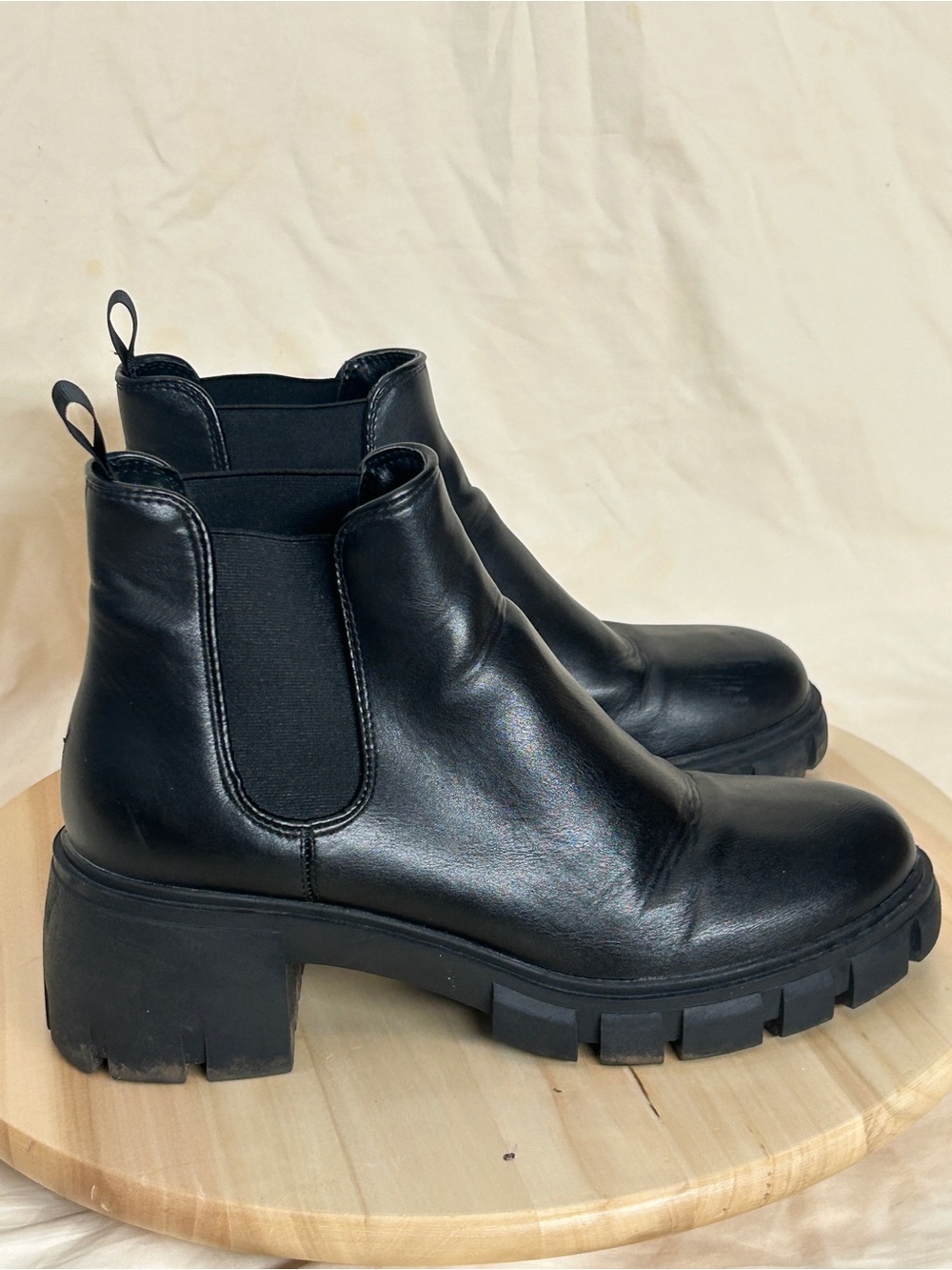 Steve Madden Howler Women's Black Chelsea Ankle Boots Chunky Lug Sole US 8.5M - Picture 3 of 7